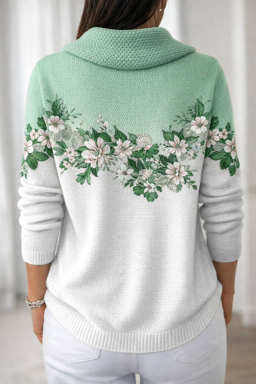 Amore | Pull floral avec col doux